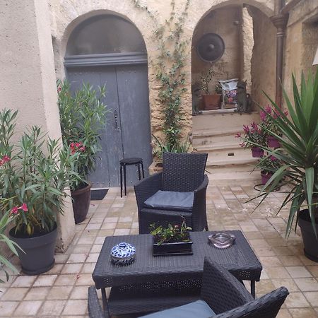 Au Gre Du Voyage Apartment Uzes Exterior photo