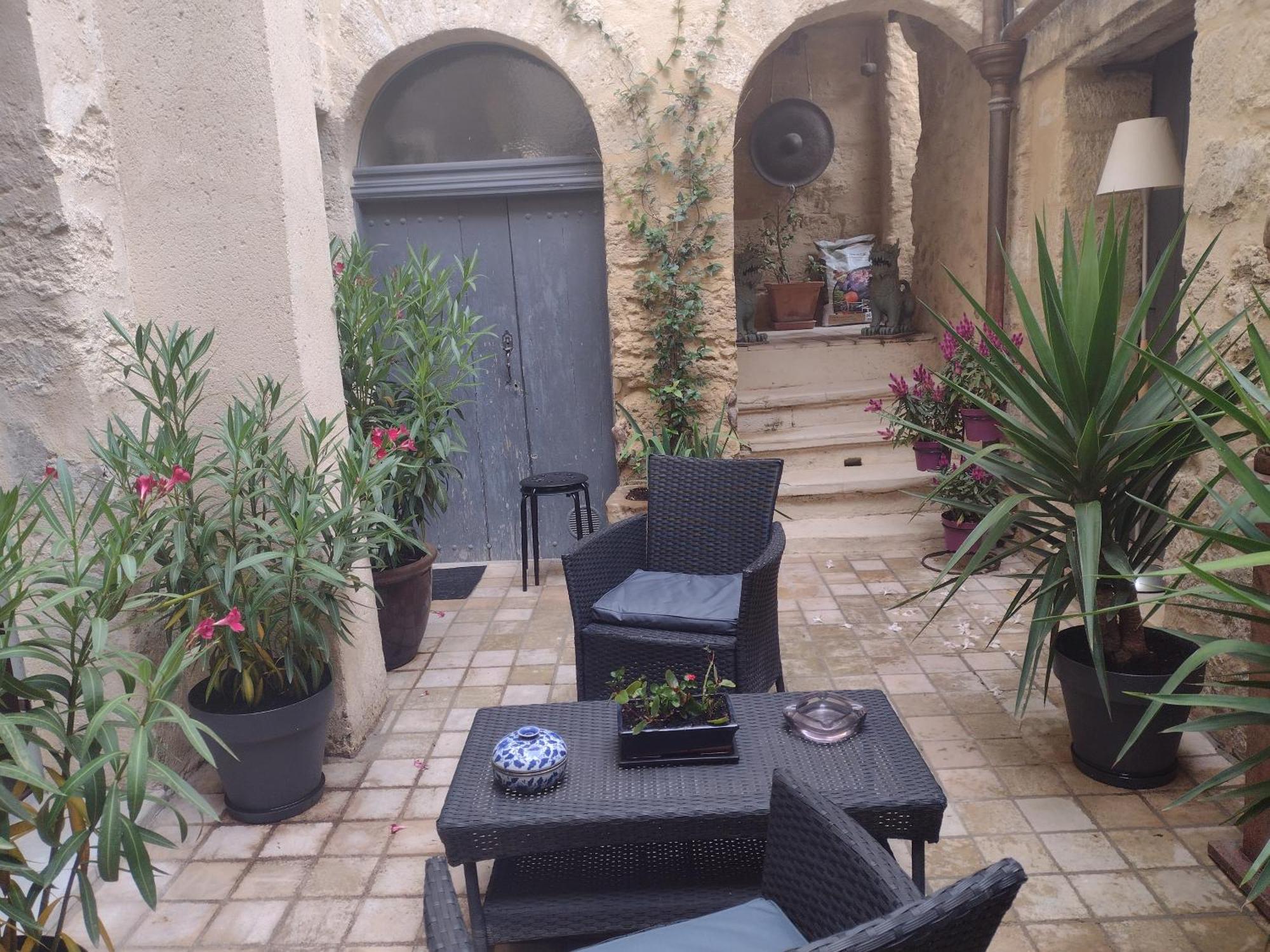Au Gre Du Voyage Apartment Uzes Exterior photo