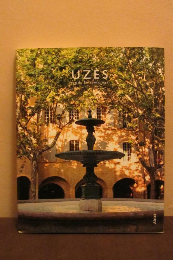 Au Gre Du Voyage Apartment Uzes Exterior photo
